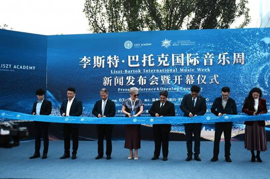 https://lfze.hu/data/LFZE.HU/hirek/liszt_kozpont_wenzhou_atadas_fotok_farkas_gabor_4__fit_825x10000.jpg